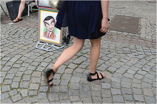Junge mit Vuvuzela-Tröte | a boy with a vuvuzela horn | 22.06.10 Trier, Deutschland